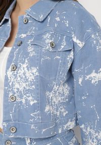 Born2be - Niebieska Kurtka Jeansowa z Efektem Sprania o Krótkim Fasonie Anafia. Kolor: niebieski. Materiał: jeans. Długość: krótkie. Wzór: aplikacja #6