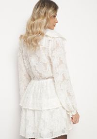 Born2be - Jasnobeżowa Rozkloszowana Sukienka Ozdobiona Falbankami z Gumką w Pasie Zinaviya. Okazja: na co dzień. Typ kołnierza: kołnierz z falbankami. Kolor: beżowy. Wzór: aplikacja. Typ sukienki: proste. Styl: casual, elegancki #6