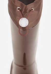 Born2be - Brązowe Lakierowane Kalosze ze Ściąganą Cholewką Fevaselle. Okazja: na spacer, na co dzień. Kolor: brązowy. Materiał: lakier. Szerokość cholewki: normalna. Styl: casual, klasyczny #8