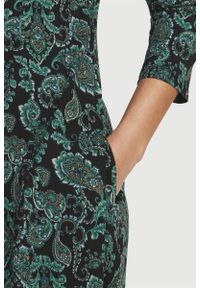 Cellbes - Wzorzysta dżersejowa sukienka z bocznymi kieszeniami. Kolor: wielokolorowy, zielony, czarny. Materiał: jersey. Styl: elegancki