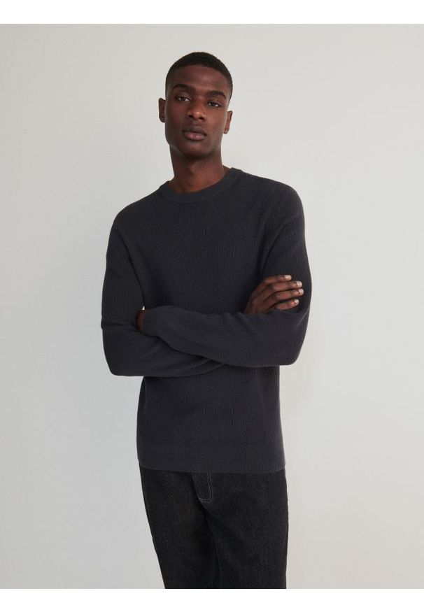 Reserved - Bawełniany sweter - ciemnobrązowy. Kolor: brązowy. Materiał: bawełna