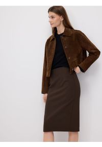 Reserved - Spódnica midi z rozcięciem - ciemnobrązowy. Kolor: brązowy. Materiał: dzianina. Wzór: gładki #1