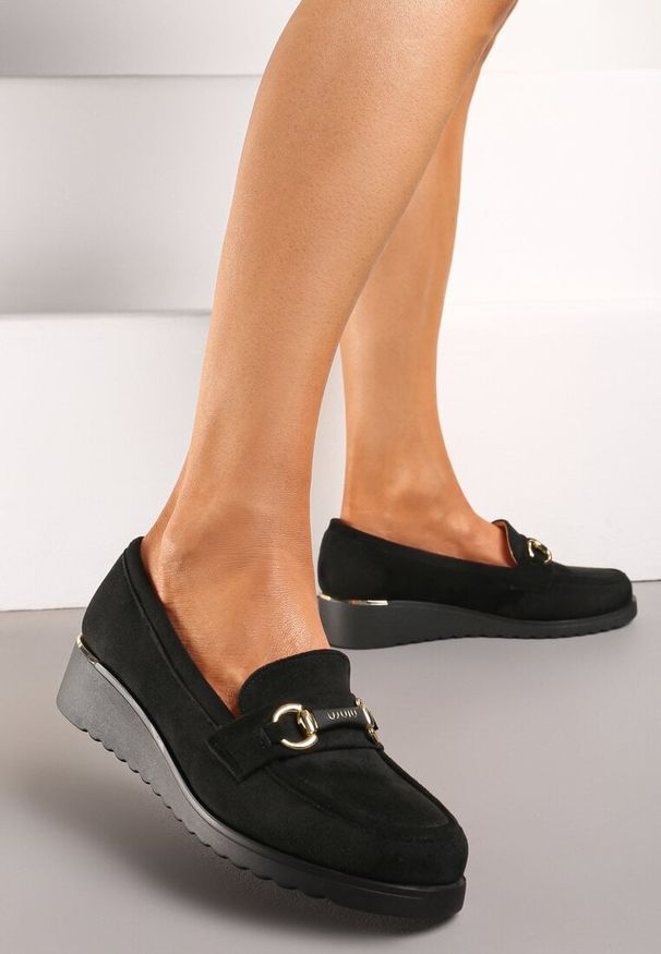 Born2be - Czarne Półbuty Mokasyny na Koturnie z Wkładką ze Skóry Naturalnej Telliarose. Okazja: na co dzień, na spotkanie biznesowe. Nosek buta: okrągły. Kolor: czarny. Materiał: skóra. Wzór: aplikacja. Obcas: na koturnie. Styl: biznesowy, casual, elegancki