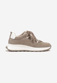 Born2be - Ciemnobeżowe Sneakersy z Naturalnego Zamszu ze Skórzaną Wkładką Dolittea. Okazja: na co dzień, na spacer. Kolor: beżowy. Materiał: zamsz, skóra. Wzór: aplikacja. Sport: turystyka piesza #3