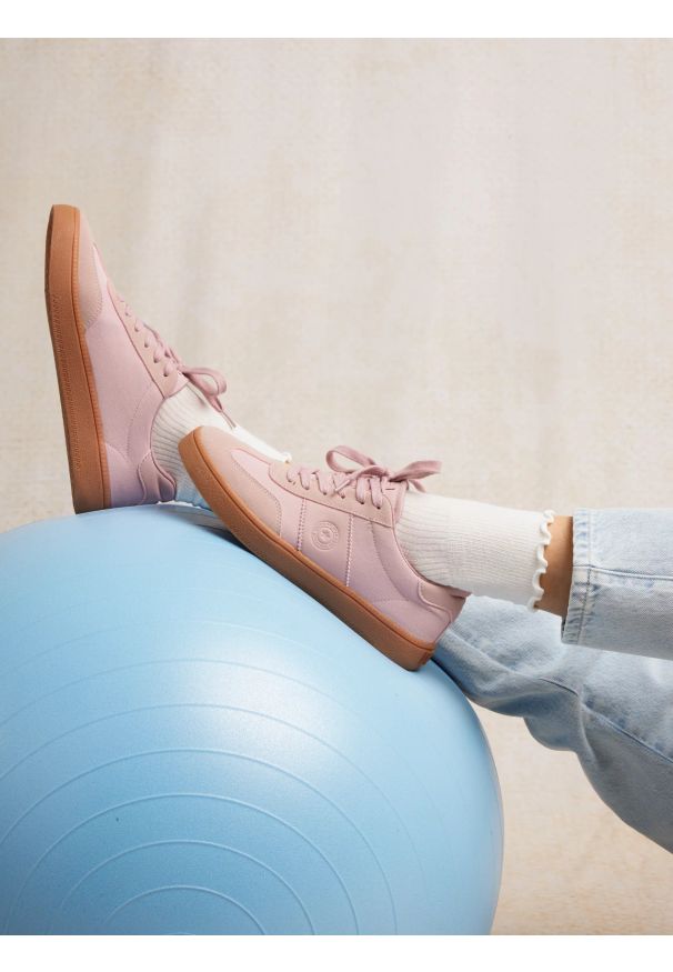 Big-Star - Sneakersy damskie ze skóry naturalnej różowe RR274807 601. Okazja: na co dzień. Kolor: różowy. Materiał: skóra. Szerokość cholewki: normalna
