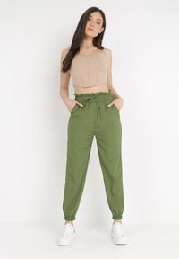 Born2be - Zielone Spodnie Sophilla. Kolor: zielony. Materiał: materiał, tkanina. Długość: krótkie. Sezon: lato #1