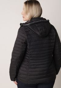 Born2be - Czarna Pikowana Kurtka Przejściowa z Odpinanym Kapturem Tidesse. Kolor: czarny. Materiał: poliester, jeans #3