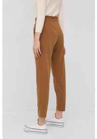 JDY Spodnie damskie kolor brązowy dopasowane medium waist. Stan: podwyższony. Kolor: brązowy. Materiał: dzianina