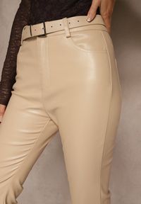 Renee - Beżowe Spodnie Flare z Imitacji Skóry Vebria. Okazja: na co dzień. Kolor: beżowy. Materiał: skóra. Styl: casual, elegancki #3