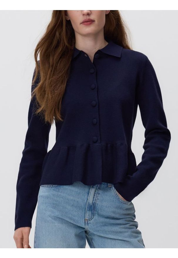 Reserved - Sweter z baskinką - granatowy. Kolor: niebieski. Materiał: wiskoza, dzianina