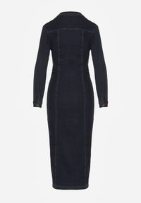 Renee - Granatowa Taliowana Sukienka Jeansowa o Koszulowym Fasonie Nezavia. Kolor: niebieski. Materiał: jeans. Typ sukienki: koszulowe. Styl: elegancki. Długość: midi #6