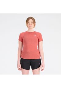 Koszulka damska New Balance WT21262ASO – pomarańczowa. Kolor: pomarańczowy. Materiał: poliester. Sezon: lato. Sport: bieganie, fitness