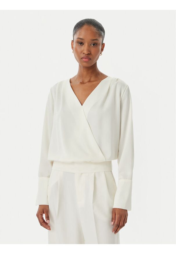 Rinascimento Bluzka CFC0122613003 Écru Regular Fit. Kolor: kremowy. Materiał: syntetyk