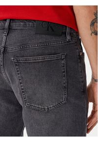 Calvin Klein Jeans Szorty jeansowe J30J327515 Szary Slim Fit. Kolor: szary. Materiał: bawełna