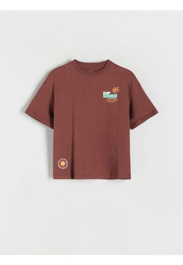 Reserved - T-shirt oversize z nadrukiem - brązowy. Kolor: brązowy. Materiał: dzianina, bawełna. Wzór: nadruk