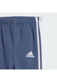 Adidas - Zestaw Essentials 3-Stripes Jogger Kids. Kolor: biały, zielony, wielokolorowy. Materiał: dresówka, materiał