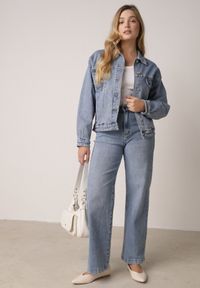 Born2be - Niebieska Jeansowa Kurtka o Kroju Oversize z Dodatkiem Lyocellu i Bawełną Vimerinia. Okazja: na spacer, na co dzień. Kolor: niebieski. Materiał: bawełna, jeans. Sezon: lato. Styl: casual #2