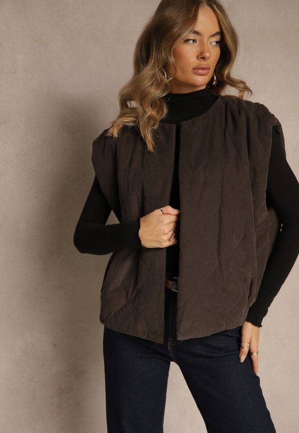 Renee - Brązowa Sztruksowa Kamizelka z Bawełny Bez Zapięć Tisanna. Okazja: na co dzień. Kolor: brązowy. Materiał: sztruks, bawełna. Styl: elegancki, casual, klasyczny
