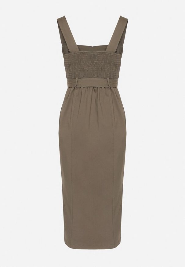 Born2be - Ciemnozielona Dopasowana Sukienka z Wiskozą z Rozcięciami i Paskiem z Klamrą Mepelle. Okazja: na co dzień. Typ kołnierza: dekolt kwadratowy. Kolor: zielony. Materiał: wiskoza. Typ sukienki: dopasowane. Styl: casual, elegancki, klasyczny