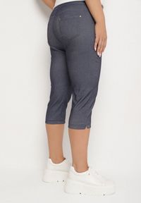 Born2be - Granatowe Spodnie z Bawełny o Kroju Capri Dolonissa. Okazja: na co dzień. Kolor: niebieski. Materiał: bawełna. Styl: młodzieżowy, elegancki, casual #3
