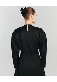 ANIA KUCZYŃSKA - Wełniana bluzka z bufiastymi rękawami Bambu. Kolor: czarny. Materiał: wełna. Długość: długie. Sezon: lato. Styl: retro #4