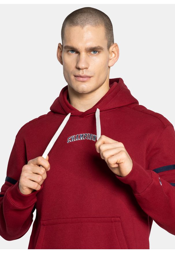 Bluza z kapturem męska czerwona Champion Varsity Script Logo. Typ kołnierza: kaptur. Kolor: czerwony. Materiał: materiał. Styl: sportowy, elegancki
