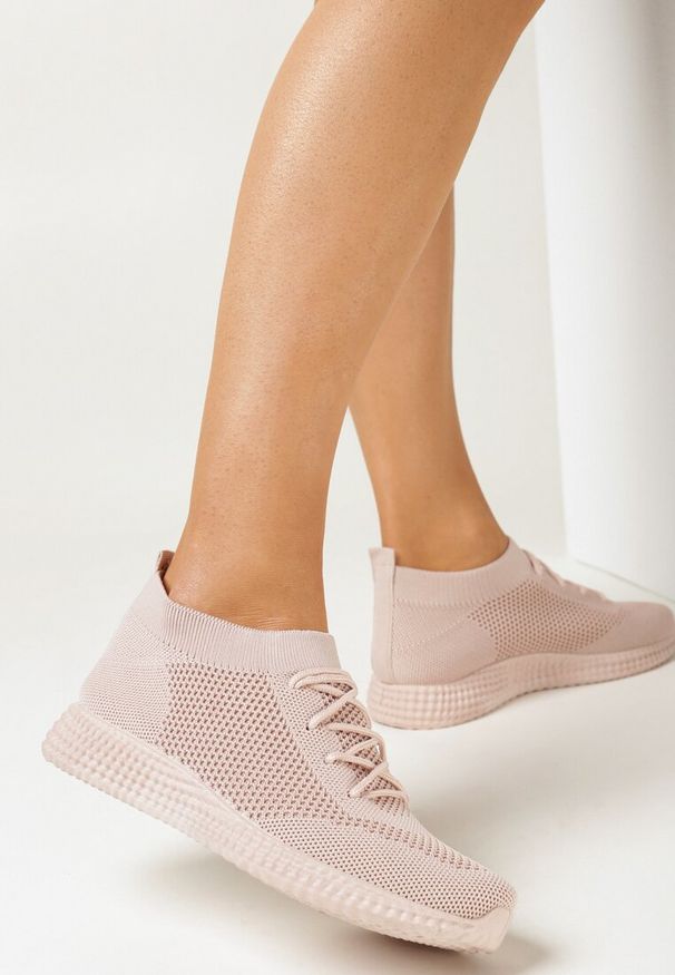 Born2be - Różowe Buty Sportowe Marza. Nosek buta: okrągły. Kolor: różowy. Materiał: materiał. Szerokość cholewki: normalna