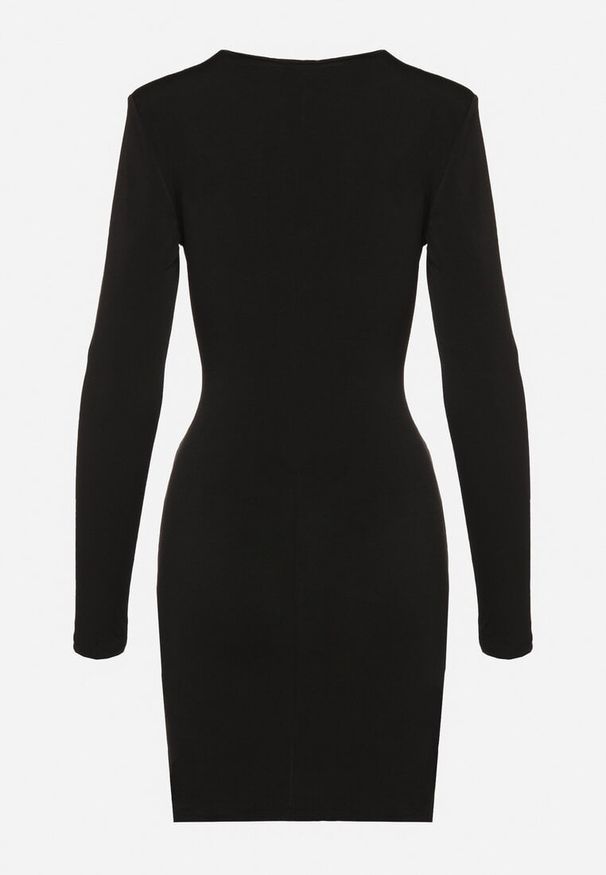 Born2be - Czarna Sukienka Ozdobiona Marszczeniem z Usztywnionymi Ramionami Leatheris. Okazja: na co dzień. Typ kołnierza: dekolt w kształcie V. Kolor: czarny. Materiał: skóra. Długość rękawa: długi rękaw. Wzór: aplikacja. Typ sukienki: proste. Styl: casual