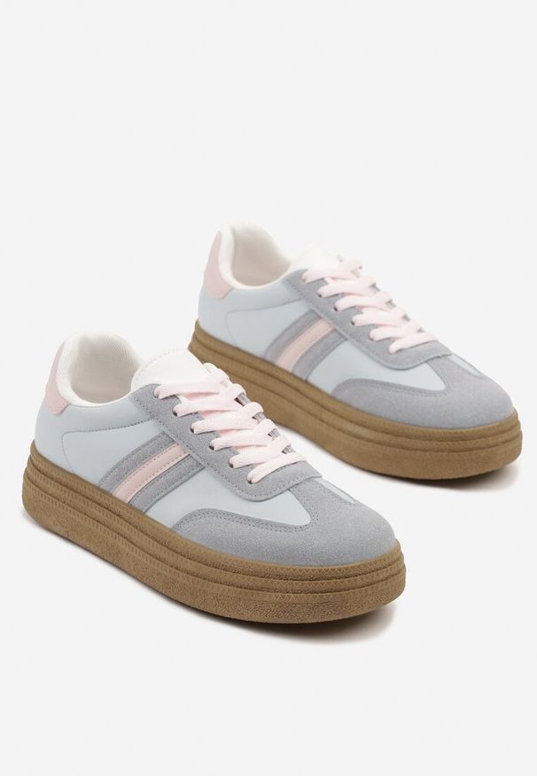 Born2be - Niebieskie Sneakersy na Platformie w Stylu Kultowych Tenisówek Ozdobione Wzorem w Panterkę Gonoriel. Okazja: na co dzień. Kolor: niebieski. Materiał: jeans. Wzór: aplikacja, motyw zwierzęcy. Obcas: na platformie