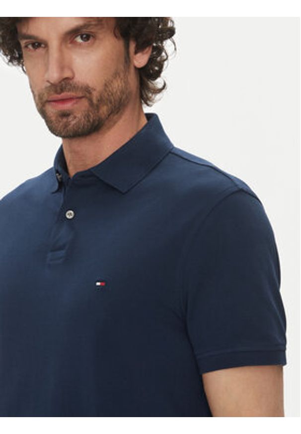 TOMMY HILFIGER - Tommy Hilfiger Polo 1985 MW0MW17770 Granatowy Regular Fit. Typ kołnierza: polo. Kolor: niebieski. Materiał: bawełna