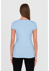 Guess - GUESS Niebieski t-shirt z printem i cyrkoniami. Kolor: niebieski. Wzór: nadruk #5