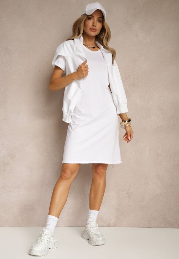Renee - Biała Sukienka z Bawełny o T-shirtowym Fasonie Niliora. Okazja: na co dzień. Kolor: biały. Materiał: bawełna. Typ sukienki: sportowe. Styl: sportowy, casual, elegancki