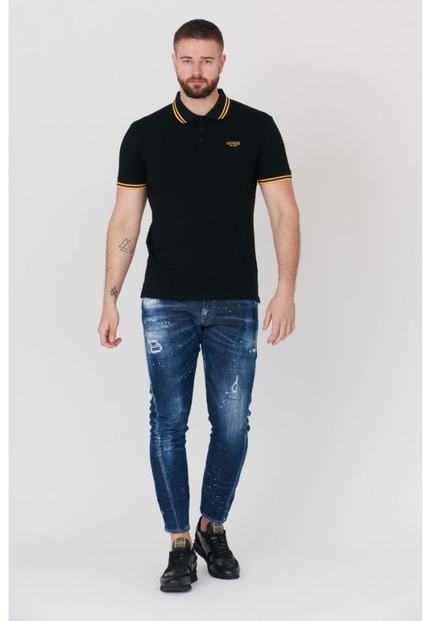 Guess - GUESS Czarna męska koszulka polo z wyszywanym logo, Rozmiar S. Typ kołnierza: polo. Kolor: czarny. Materiał: prążkowany. Długość rękawa: krótki rękaw. Wzór: aplikacja