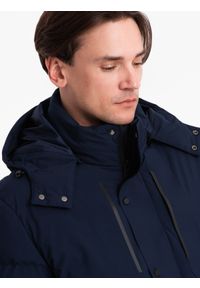 Ombre Clothing - Zimowa kurtka męska z odpinanym kapturem i kieszeniami cargo - granatowa V1. Kolor: niebieski. Materiał: poliester. Sezon: zima #10