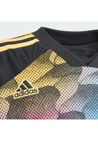 Adidas - Koszulka Tiro Summer Kids. Kolor: czarny, różowy, wielokolorowy, żółty. Materiał: materiał. Długość rękawa: krótki rękaw. Długość: krótkie. Sport: joga i pilates