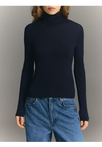 Reserved - Longsleeve z wiskozą - granatowy. Kolor: niebieski. Materiał: wiskoza. Długość rękawa: długi rękaw #1