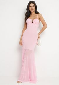 Born2be - Różowa Sukienka na Ramiączkach z Wiskozą Zdobiona Aplikacją i Siateczką Savaleira. Okazja: na co dzień. Typ kołnierza: dekolt w kształcie V. Kolor: różowy. Materiał: wiskoza. Długość rękawa: na ramiączkach. Wzór: aplikacja. Styl: klasyczny, casual, elegancki #3