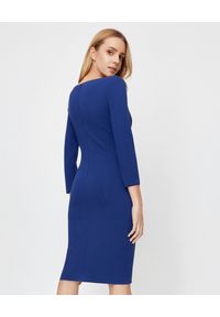 Emporio Armani - EMPORIO ARMANI - Niebieska sukienka mini. Kolor: niebieski. Materiał: wiskoza, materiał. Długość rękawa: długi rękaw. Typ sukienki: kopertowe, dopasowane. Styl: elegancki. Długość: mini #3