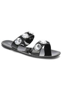 Czarne Klapki Moow Eleganckie Buty Na Lato. Okazja: na co dzień. Kolor: czarny. Materiał: jeans, lakier, skóra ekologiczna, materiał. Wzór: paski, aplikacja. Sezon: lato. Styl: elegancki
