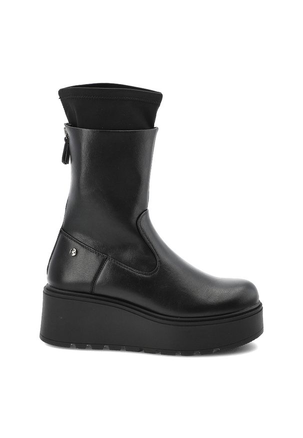 Czarne Botki Maciejka Stylowe Buty Damskie Na Platformie. Okazja: na co dzień. Kolor: czarny. Materiał: skóra. Szerokość cholewki: normalna. Obcas: na platformie. Styl: elegancki