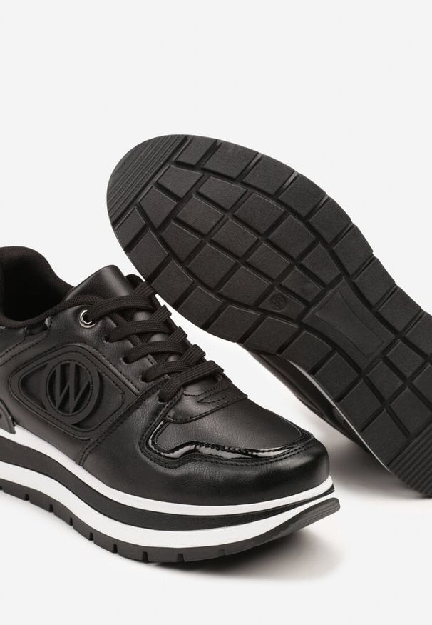 Renee - Czarne Sneakersy na Platformie ze Sznurowaniem i Ozdobą Arivania. Okazja: na co dzień, na spacer. Zapięcie: sznurówki. Kolor: czarny. Materiał: jeans. Wzór: aplikacja. Obcas: na platformie. Sport: turystyka piesza
