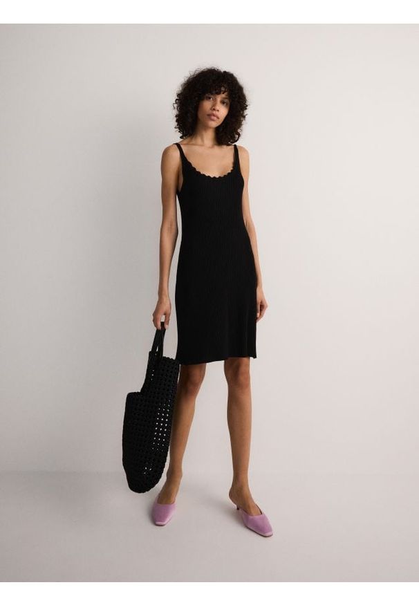 Reserved - Prążkowana sukienka mini z wiskozy - czarny. Kolor: czarny. Materiał: prążkowany, wiskoza. Długość: mini