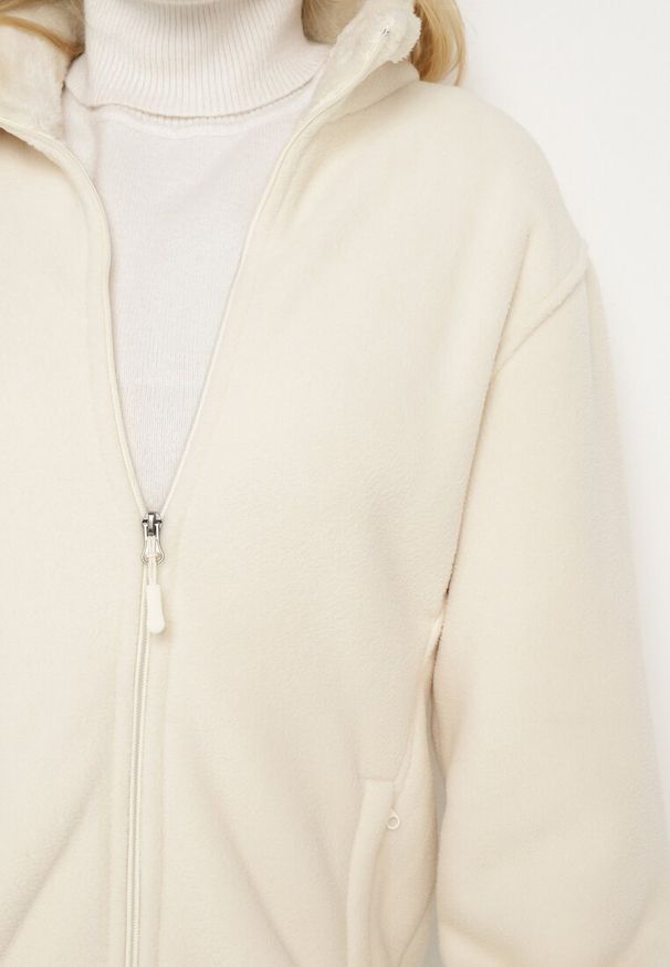 Born2be - Jasnobeżowy Klasyczny Polar ze Ściągaczami przy Rękawach Paradi. Okazja: na co dzień, na spacer. Kolor: beżowy. Materiał: polar. Długość rękawa: długi rękaw. Długość: długie. Styl: klasyczny