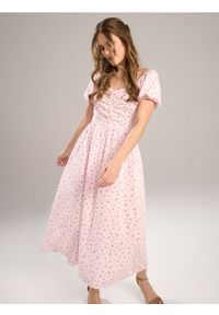 Sinsay - Bawełniana sukienka midi z bufiastym rękawem w kwiatki - wielobarwny. Materiał: bawełna. Wzór: kwiaty. Długość: midi #1