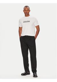 Calvin Klein T-Shirt Outline Tape Graphic LV04RC852G Biały Regular Fit. Kolor: biały. Materiał: bawełna