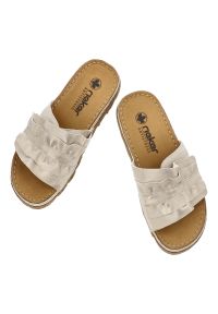 Klapki damskie Rieker, na platformie z eko skóry z wygodnymi wkładkami i ozdobnymi falbanami, beżowe, V8763-60. Kolor: beżowy. Materiał: skóra. Wzór: aplikacja. Sezon: lato. Obcas: na platformie. Styl: elegancki #6