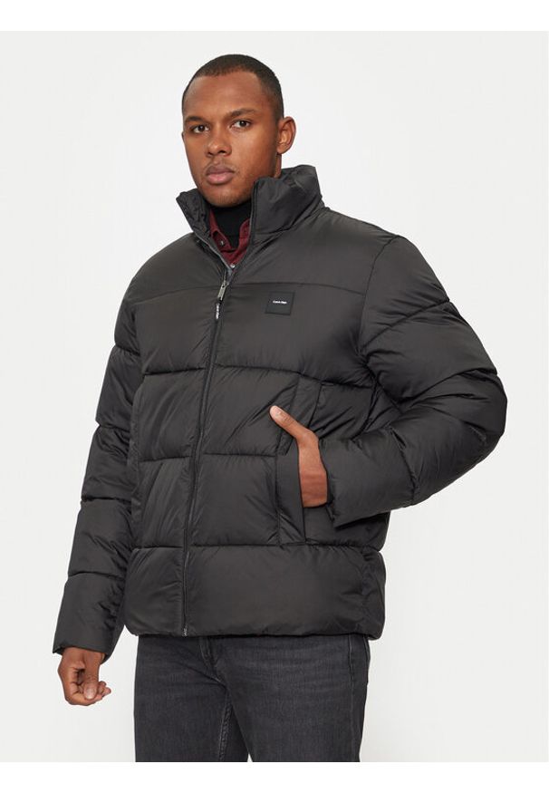 Calvin Klein Kurtka zimowa K10K113472 Czarny Regular Fit. Kolor: czarny. Materiał: syntetyk. Sezon: zima