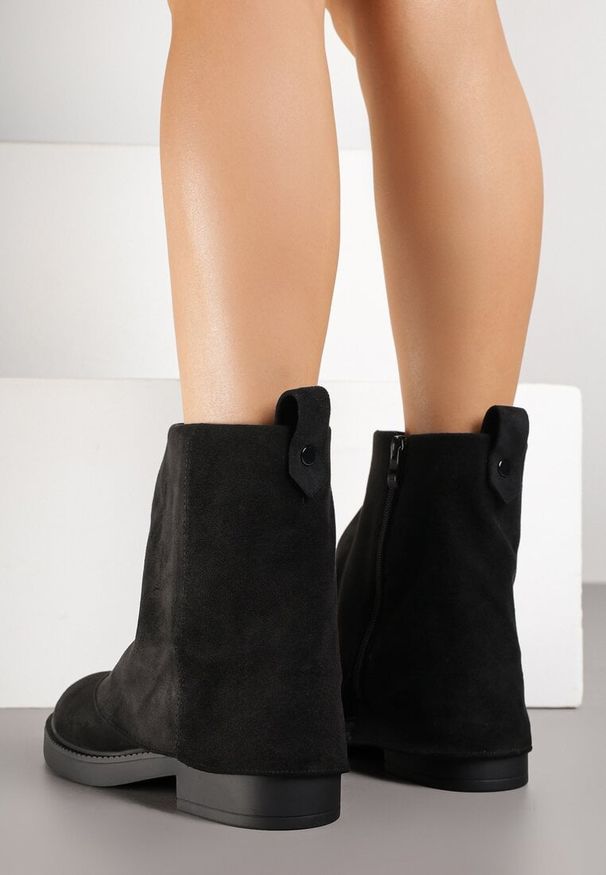 Born2be - Czarne Botki z Imitacji Zamszu z Wywiniętą Cholewką Rilesea. Okazja: na co dzień. Kolor: czarny. Materiał: zamsz. Szerokość cholewki: normalna. Sezon: jesień. Obcas: na płaskiej podeszwie. Styl: casual, elegancki, klasyczny