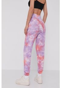 Answear Lab Spodnie damskie kolor fioletowy wzorzyste. Kolor: fioletowy. Materiał: dzianina
