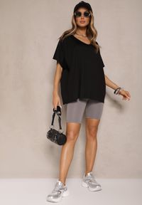 Renee - Czarny T-shirt z Wiskozą w Stylu Nietoperza Liofala. Okazja: na co dzień. Kolor: czarny. Materiał: wiskoza. Styl: elegancki, casual #3